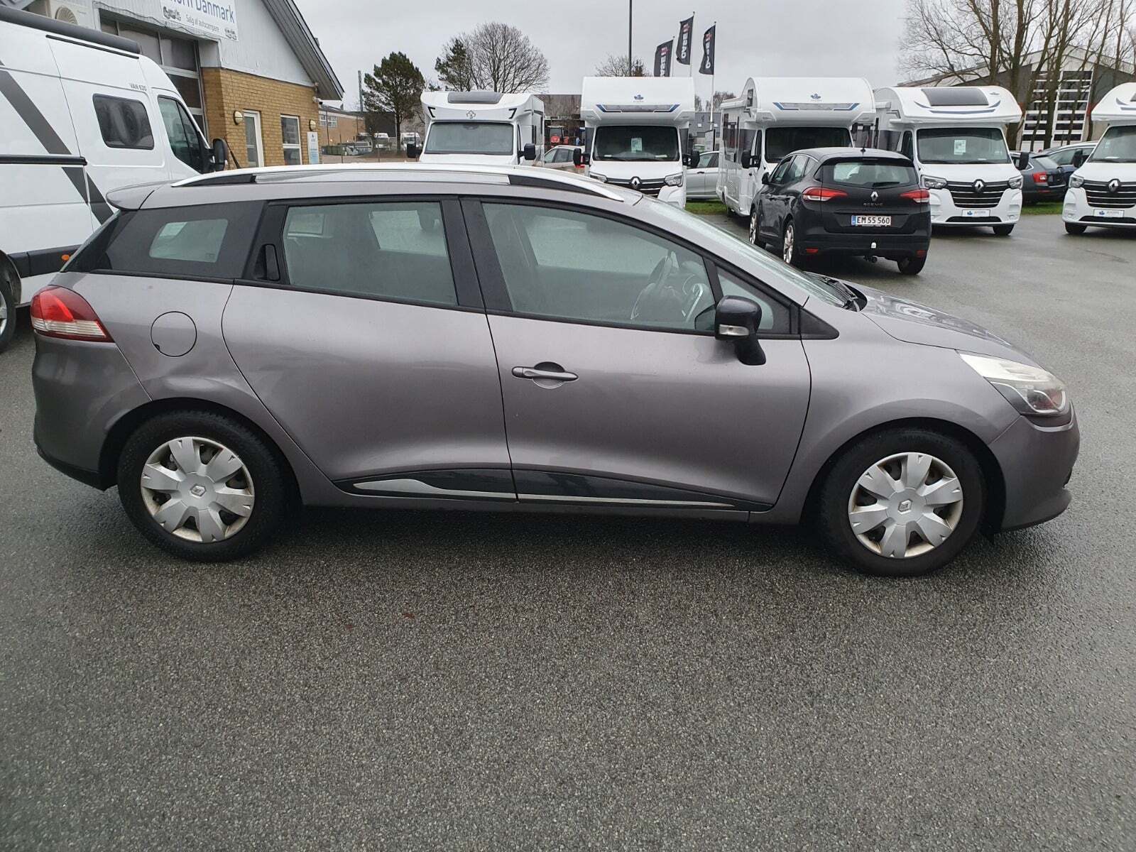 Grå Renault Clio IV fra 2015