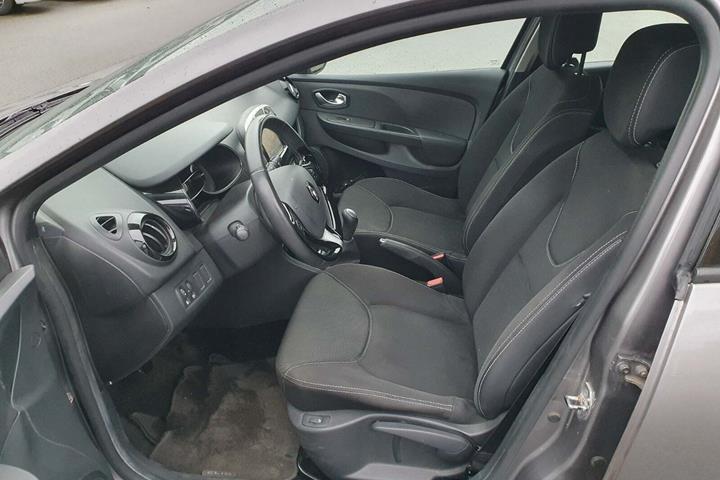 Grå Renault Clio IV fra 2015