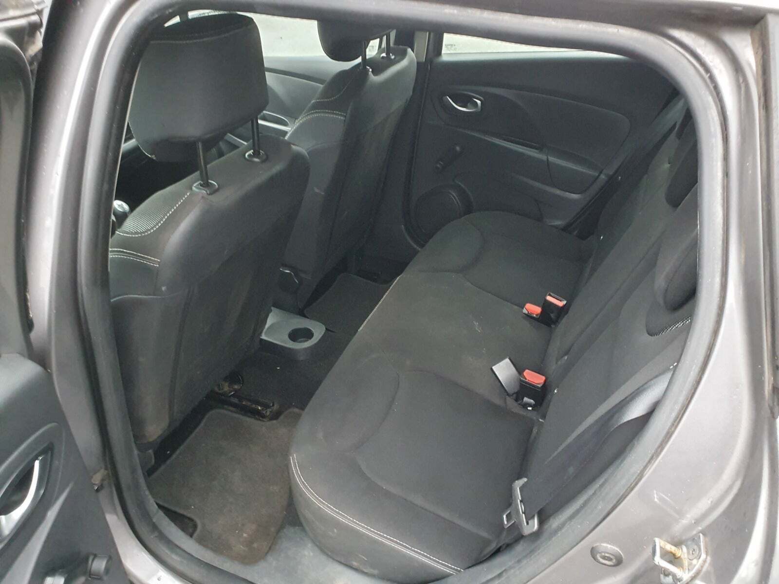 Grå Renault Clio IV fra 2015