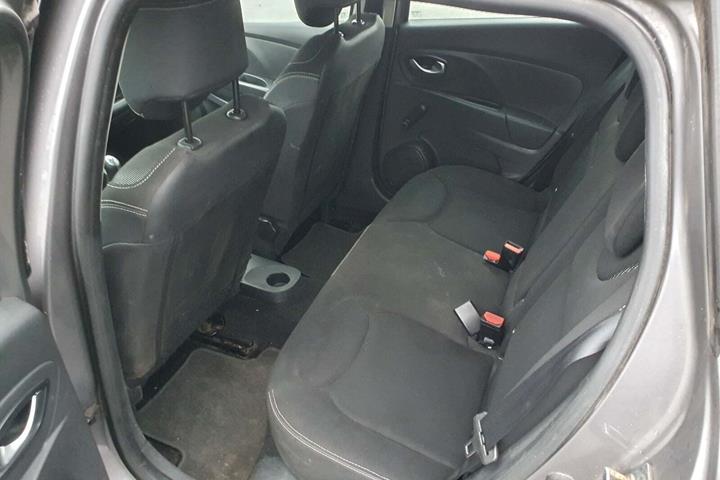 Grå Renault Clio IV fra 2015