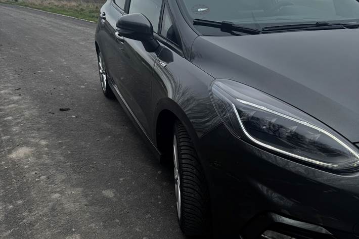 Grå Ford Fiesta fra 2020