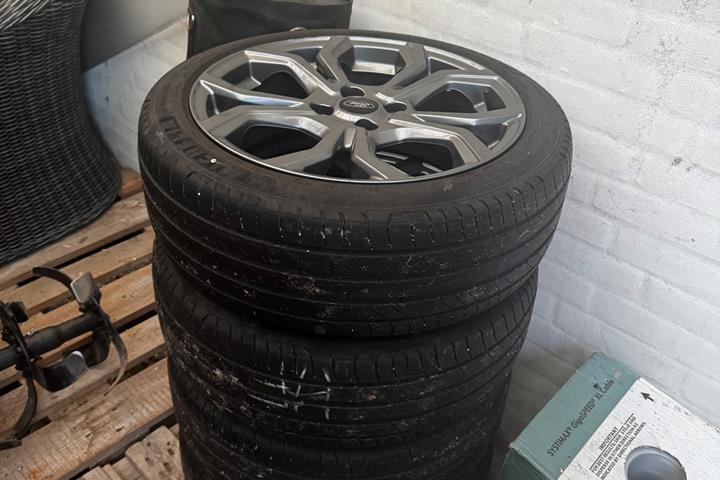 Grå Ford Fiesta fra 2020