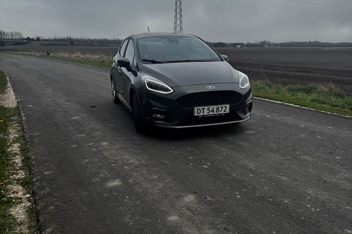 Grå Ford Fiesta fra 2020