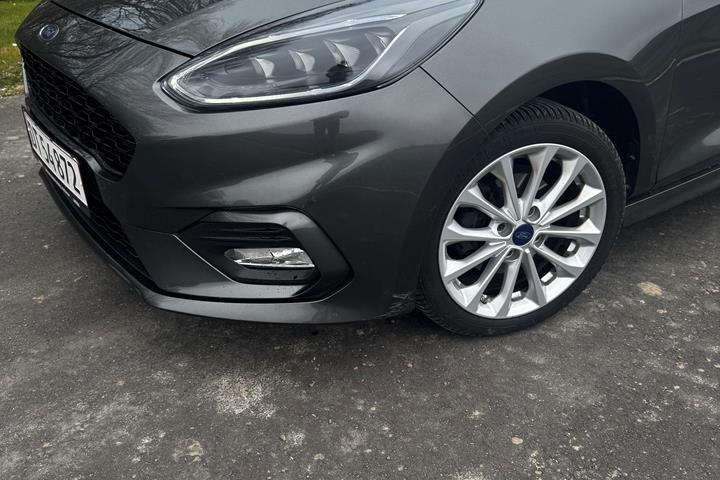 Grå Ford Fiesta fra 2020