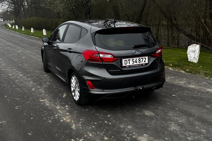 Grå Ford Fiesta fra 2020