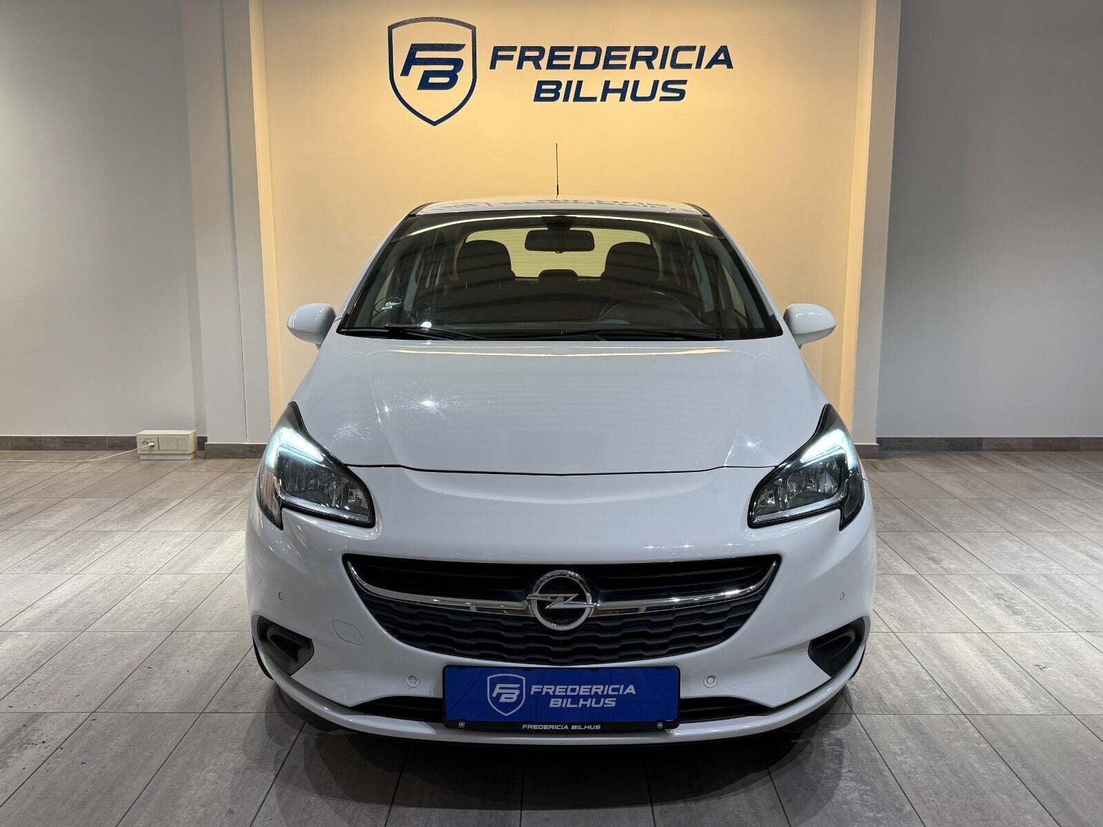 Hvid Opel Corsa fra 2015