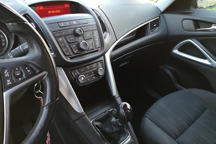 Grå Opel Zafira fra 2012