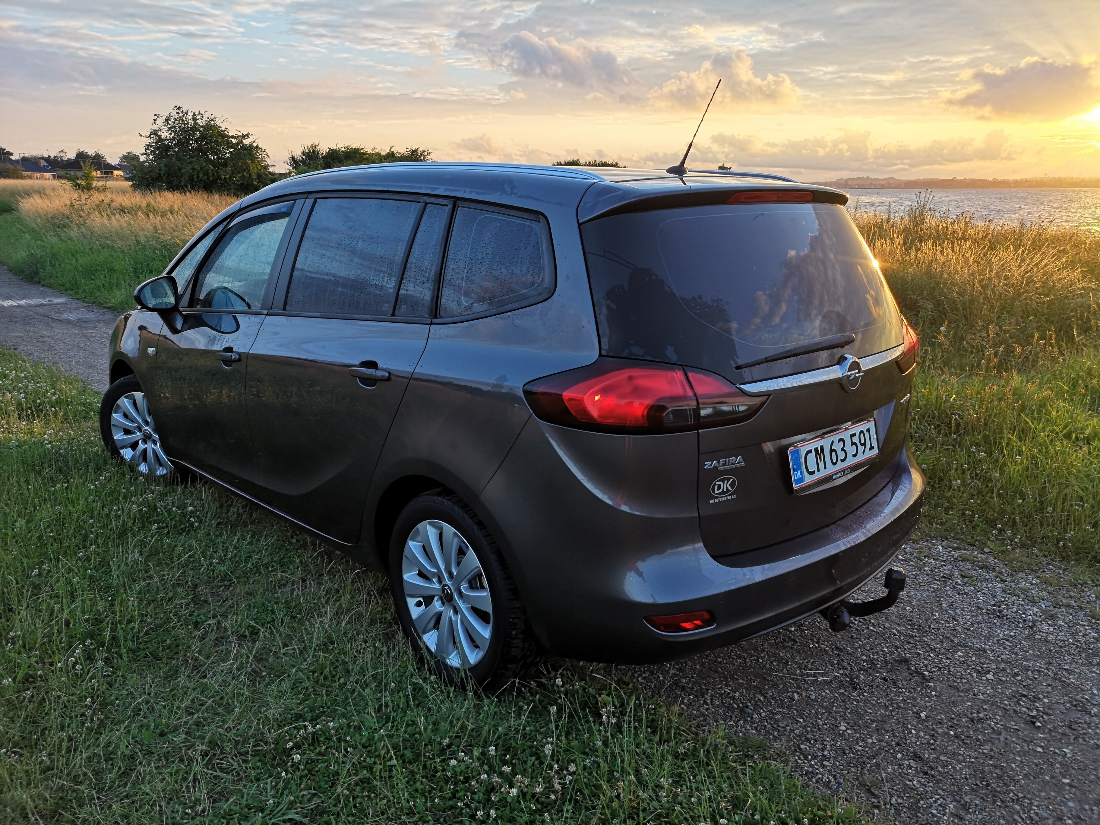 Grå Opel Zafira fra 2012