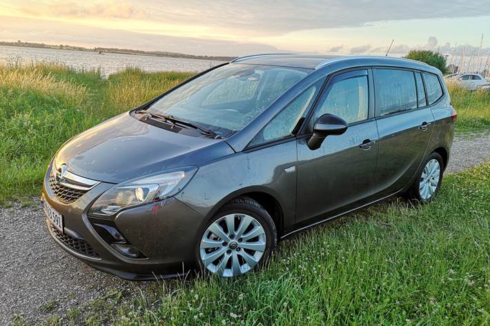 Grå Opel Zafira fra 2012