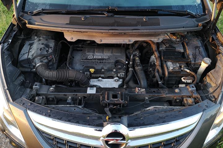 Grå Opel Zafira fra 2012