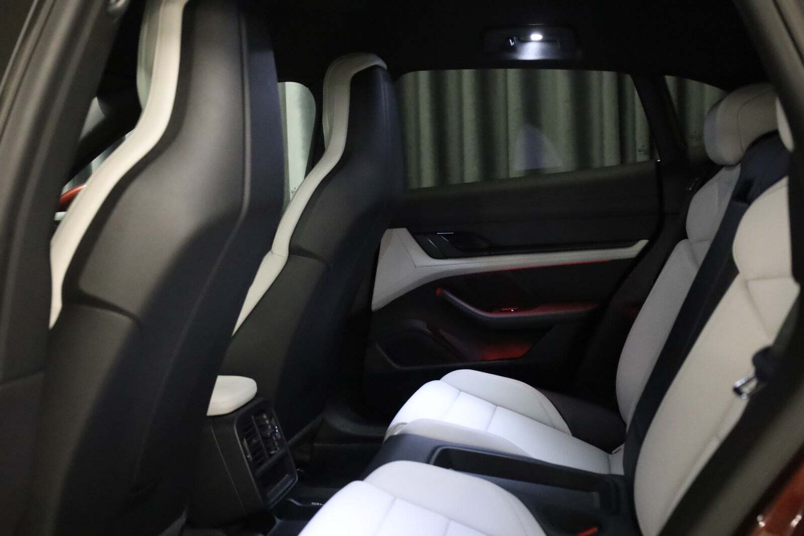 Rød Porsche Taycan 4S fra 2021