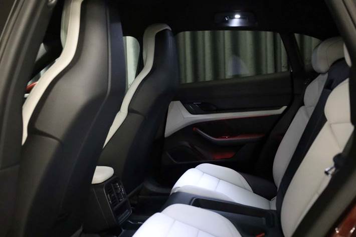 Rød Porsche Taycan 4S fra 2021