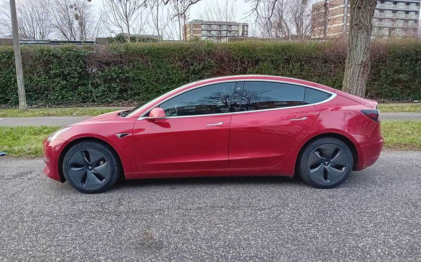 Tesla Model 3 Long Range Dual Motor 4-dr