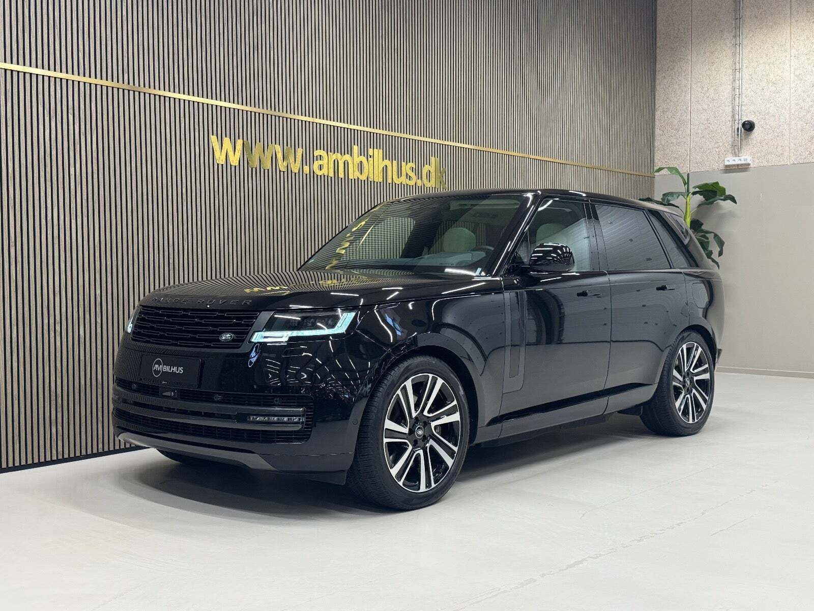 Sort Land Rover Range Rover fra 2024