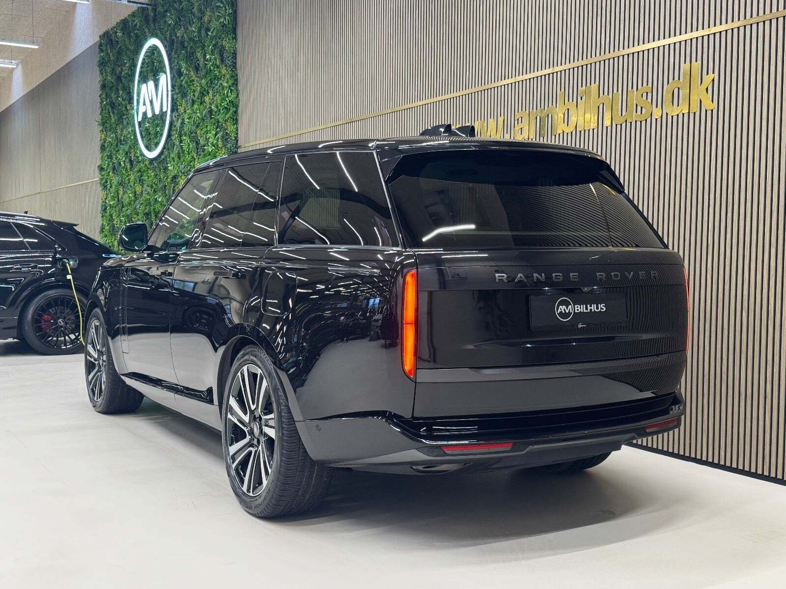 Sort Land Rover Range Rover fra 2024
