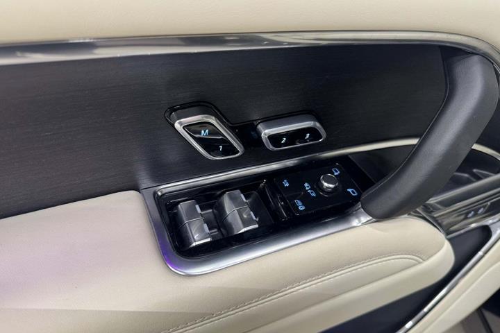 Sort Land Rover Range Rover fra 2024