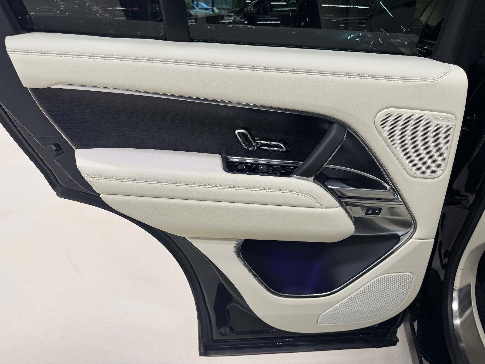 Sort Land Rover Range Rover fra 2024