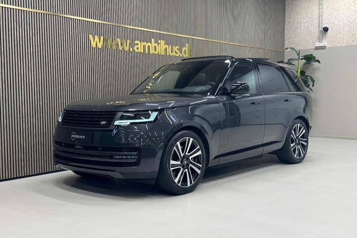 Grå Land Rover Range Rover fra 2024 set udefra
