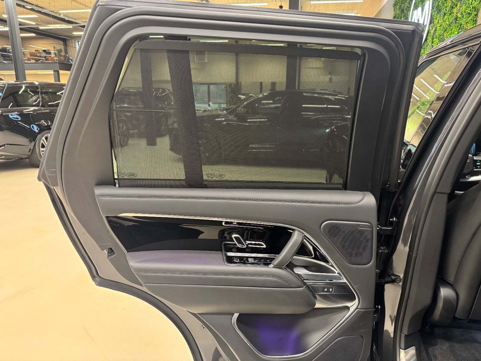 Grå Land Rover Range Rover fra 2024