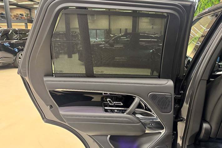 Grå Land Rover Range Rover fra 2024