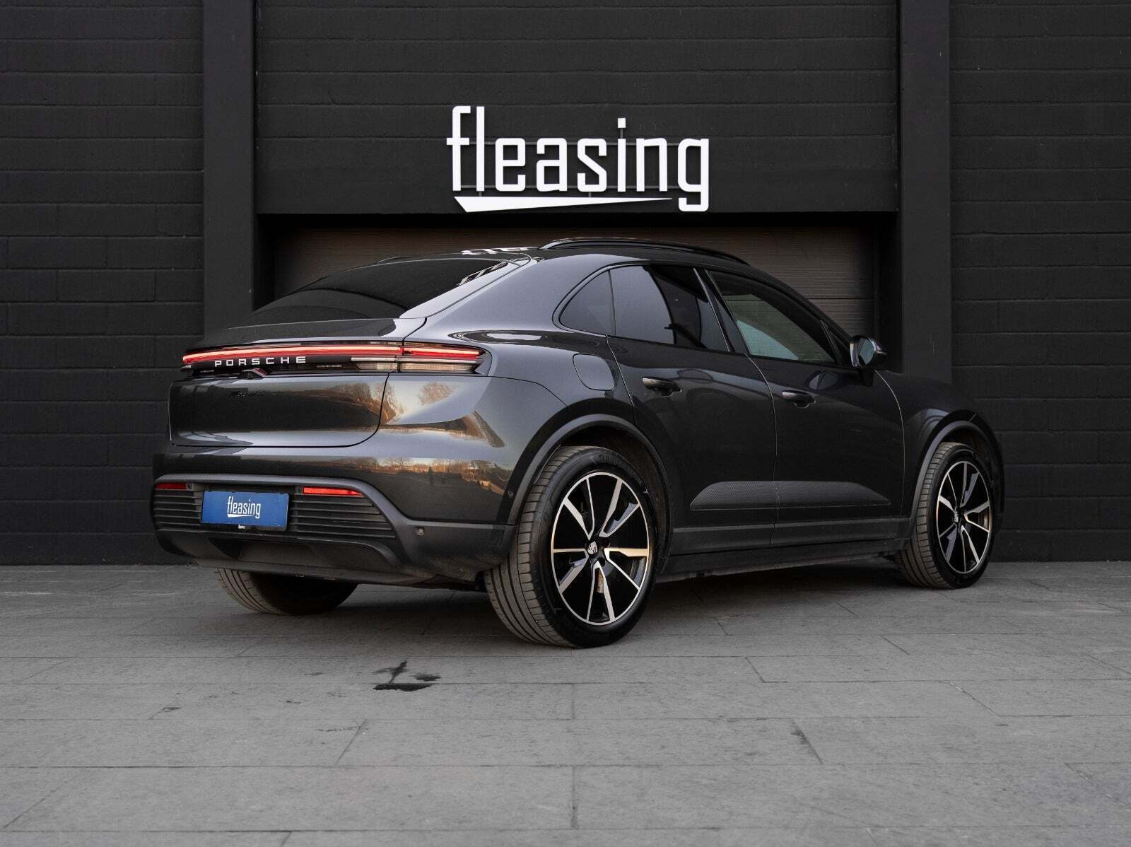 Grå Porsche Macan 4 fra 2024
