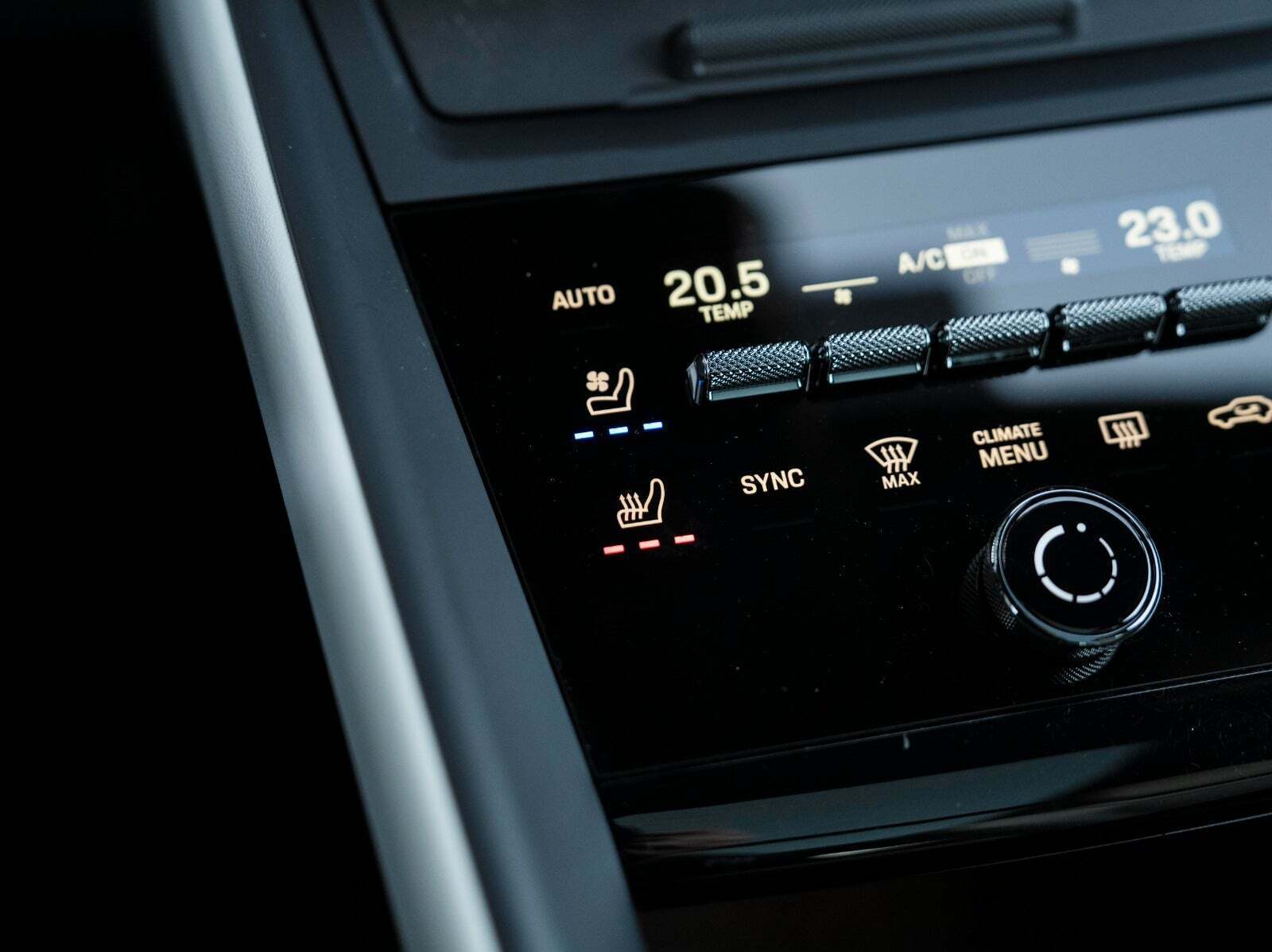 Grå Porsche Macan 4 fra 2024