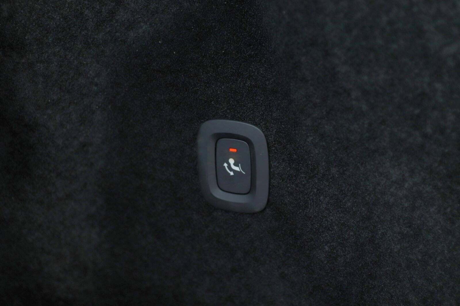 Grå Volvo XC60 fra 2023