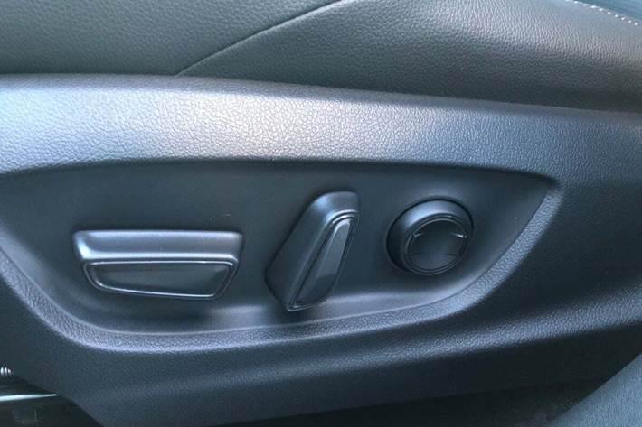 Sort Toyota BZ4X fra 2025