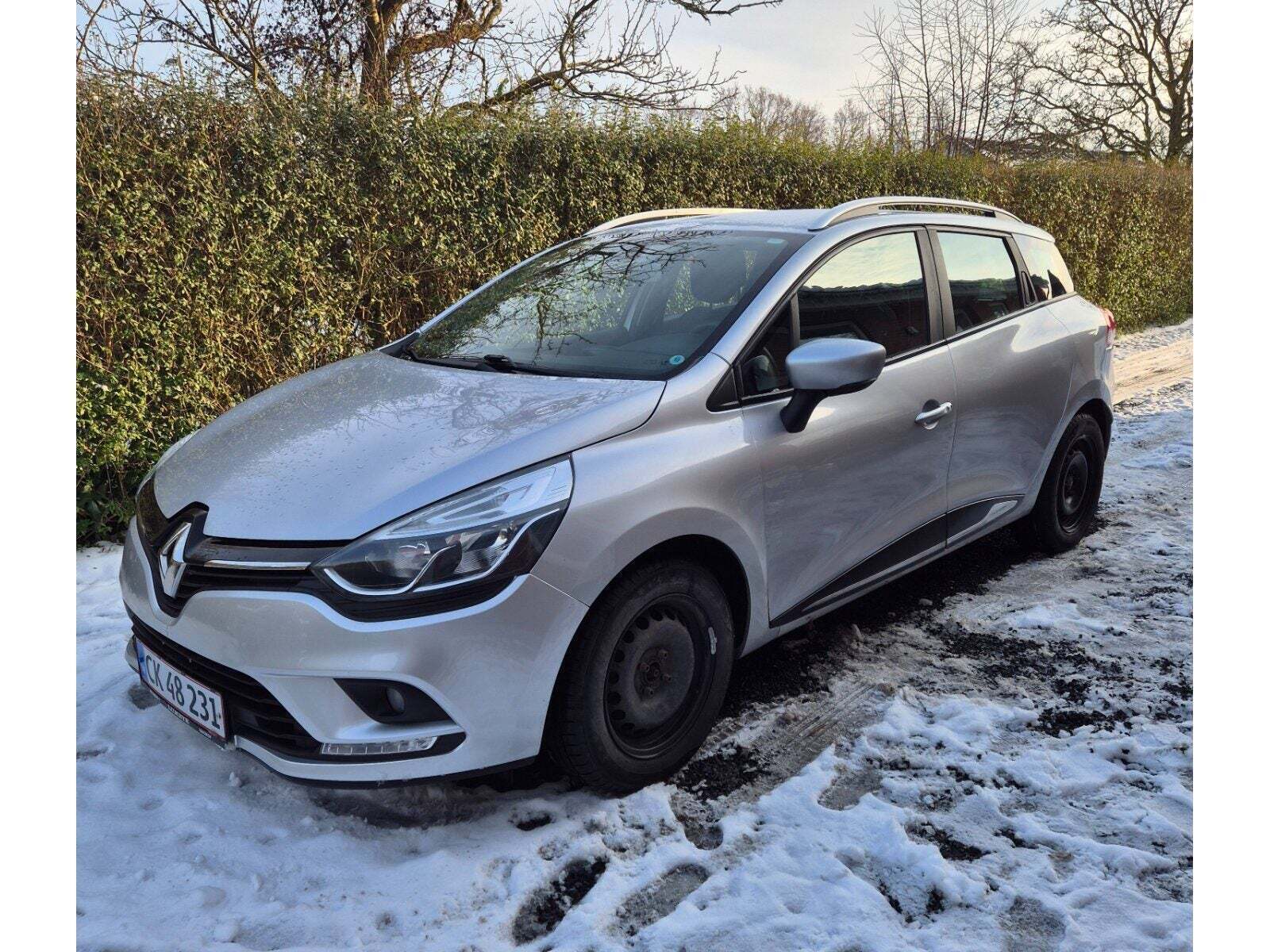 Grå Renault Clio IV fra 2018
