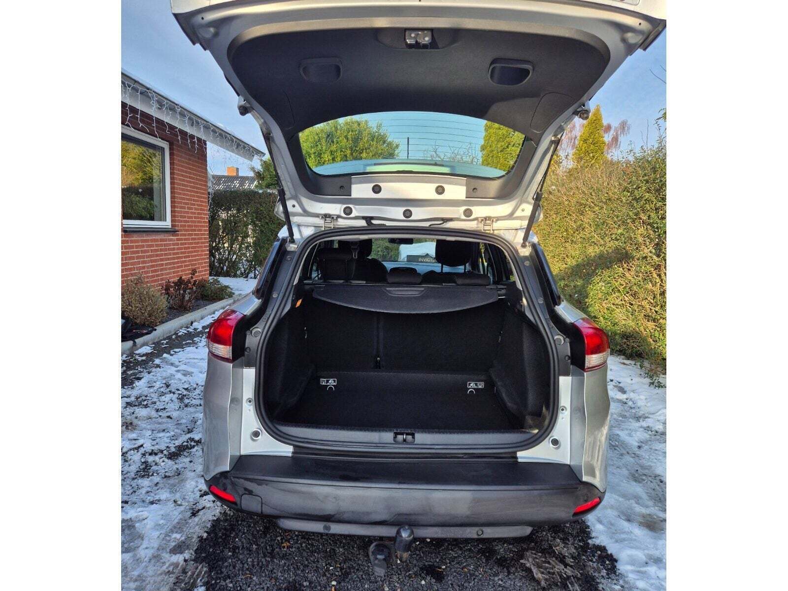 Grå Renault Clio IV fra 2018