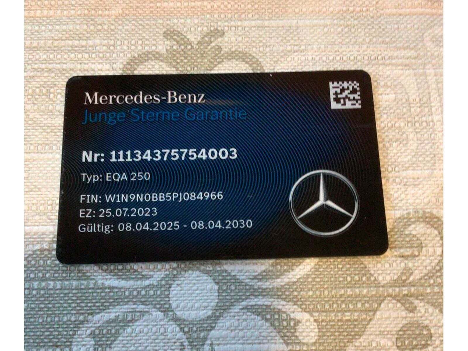 Sølv Mercedes EQA250 fra 2023