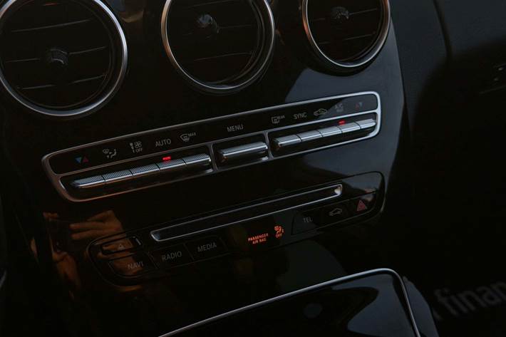 Sølv Mercedes C220 d fra 2017