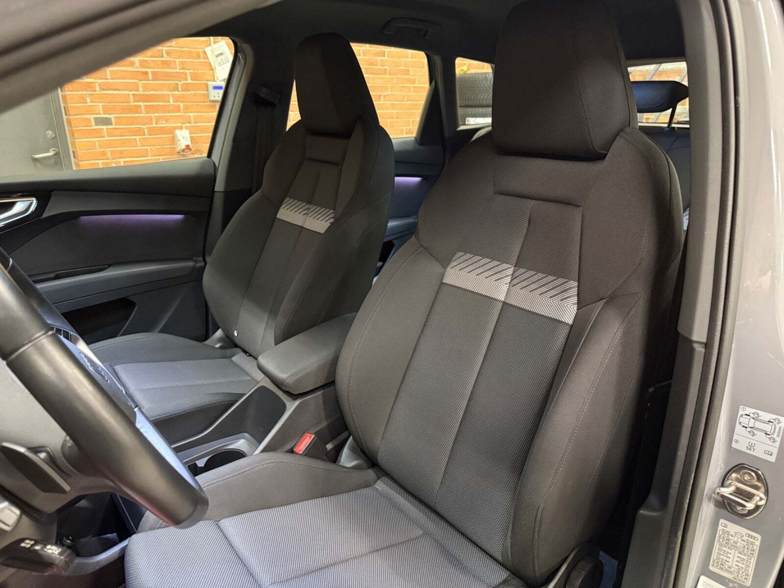 Grå Audi Q4 e-tron fra 2023