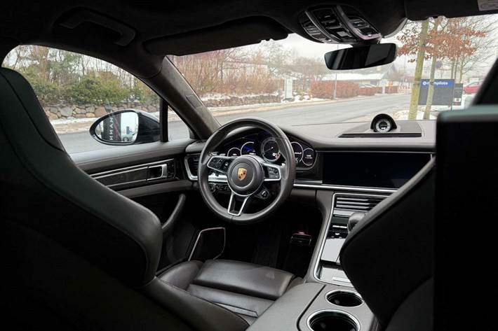 Sort Porsche Panamera Turbo S fra 2018