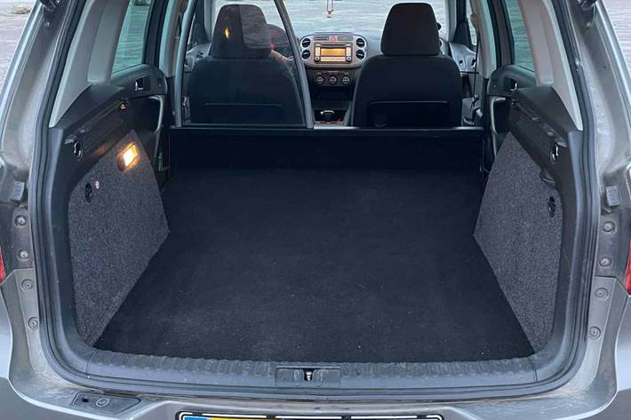 Grå VW Tiguan fra 2008