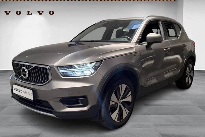 Beige Volvo XC40 fra 2021 set udefra