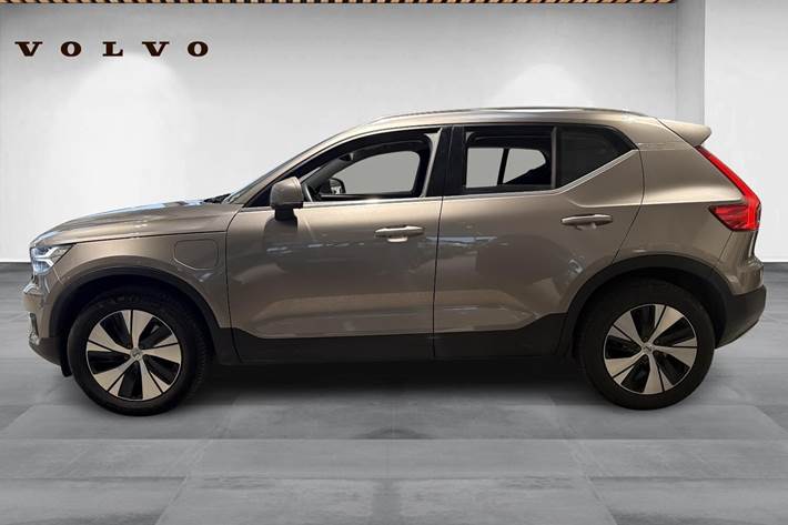 Beige Volvo XC40 fra 2021