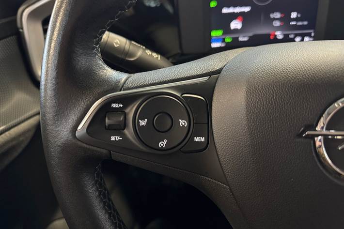 Blå Opel Mokka-e fra 2022