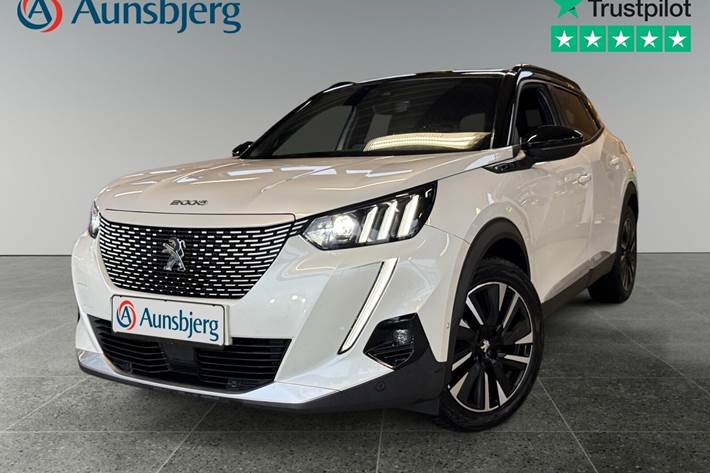 Hvid Peugeot e-2008 fra 2021 set udefra