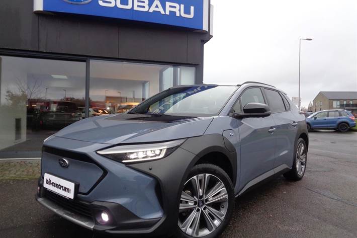 Grå Subaru Solterra fra 2022 set udefra