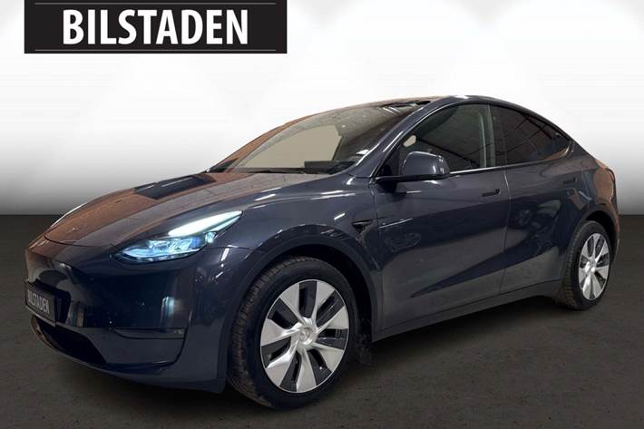 Grå Tesla Model Y fra 2021 set udefra