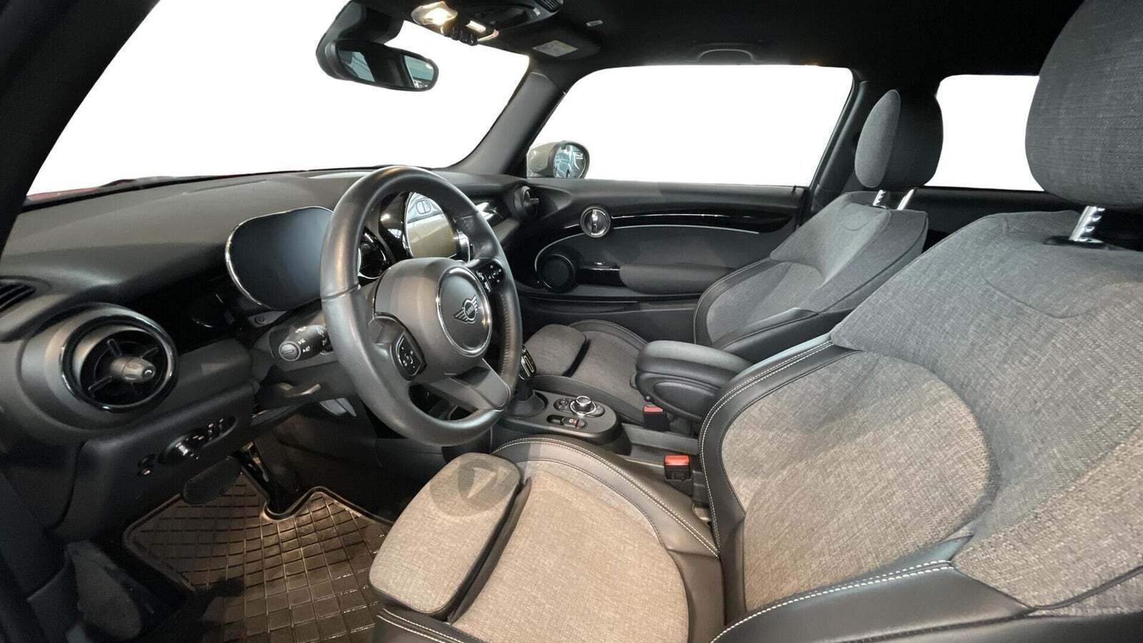 Mini Cooper SE Classic Trim