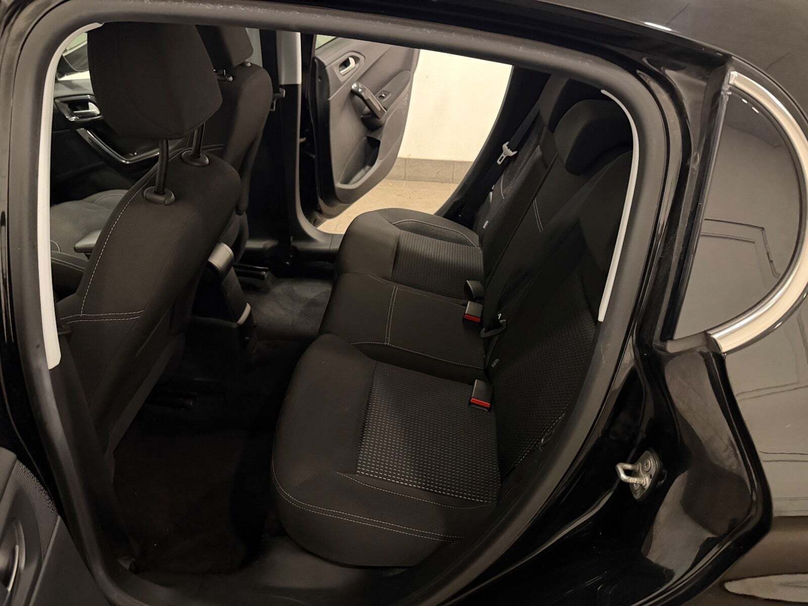 undefined Peugeot 208 fra 2017