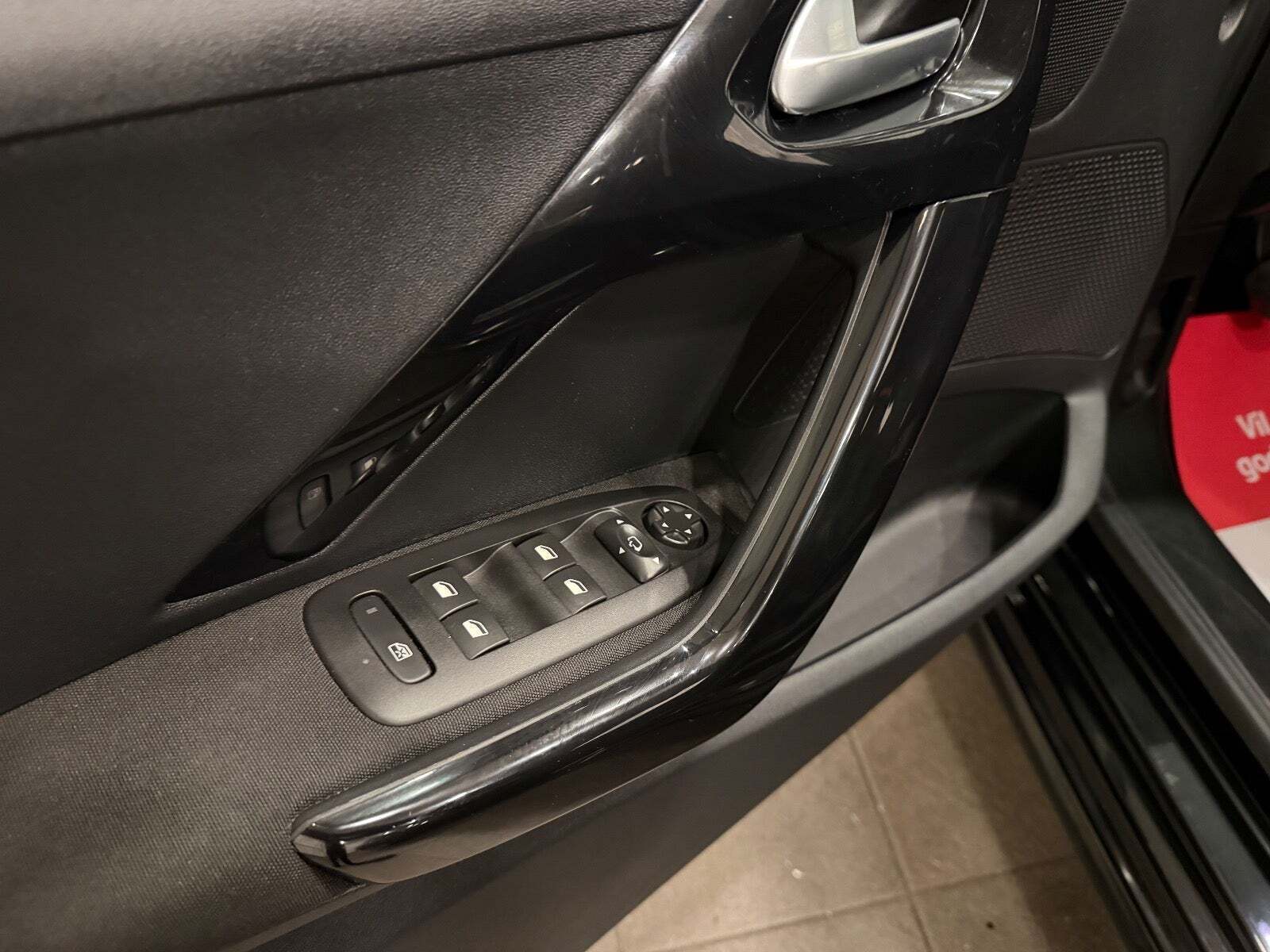 undefined Peugeot 208 fra 2017