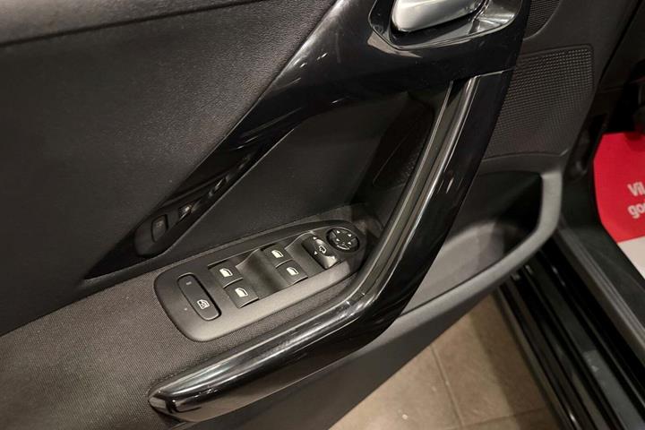 undefined Peugeot 208 fra 2017