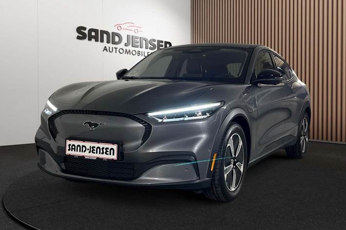 Grå Ford Mustang Mach-E fra 2023 set udefra