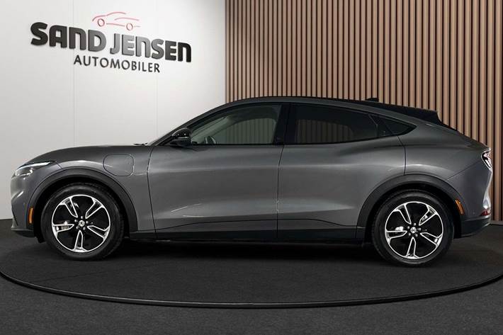 Grå Ford Mustang Mach-E fra 2023
