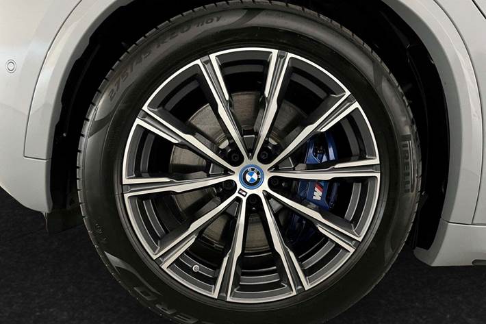 Grå BMW X5 fra 2025