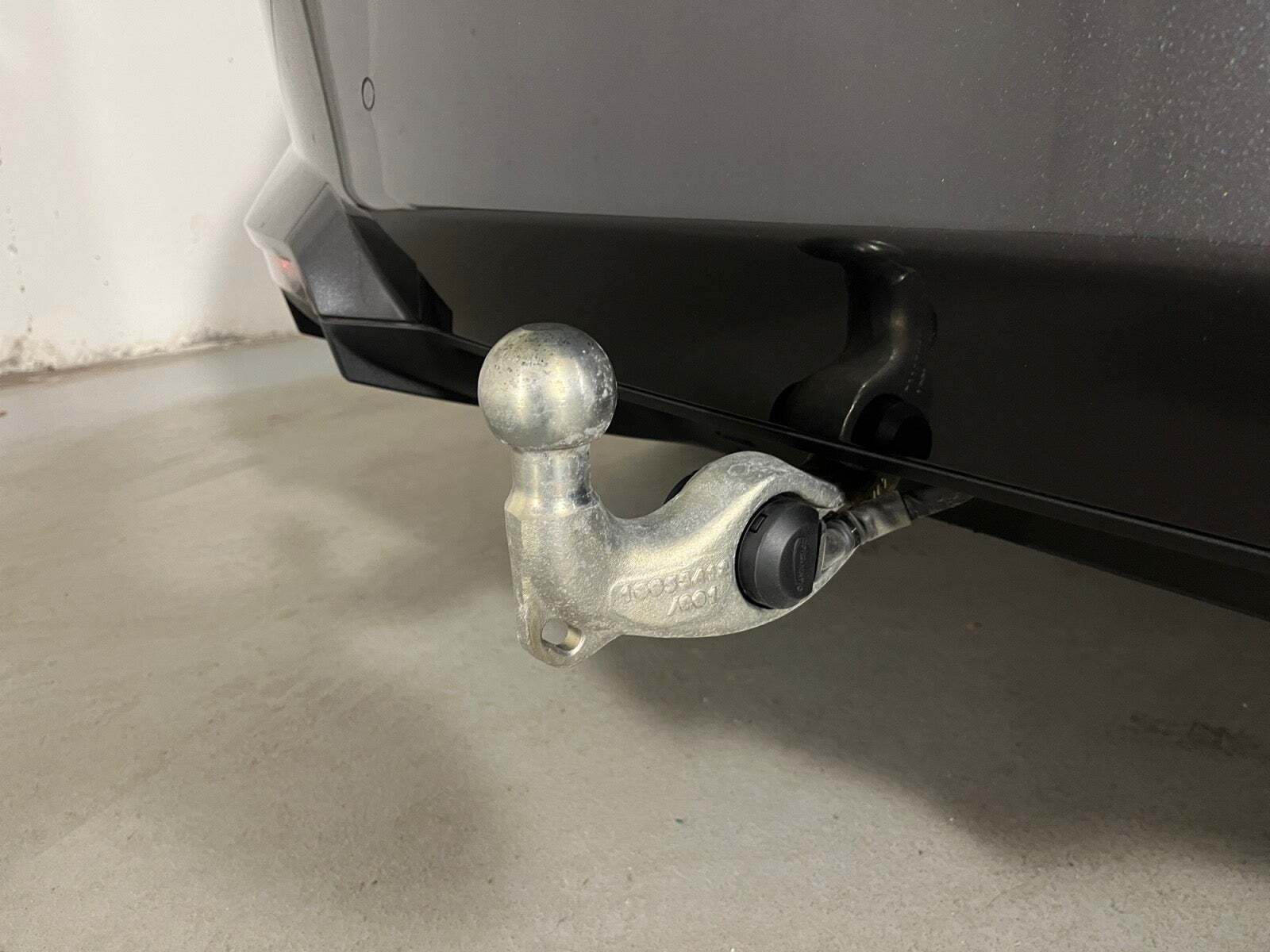 Grå BMW iX fra 2024