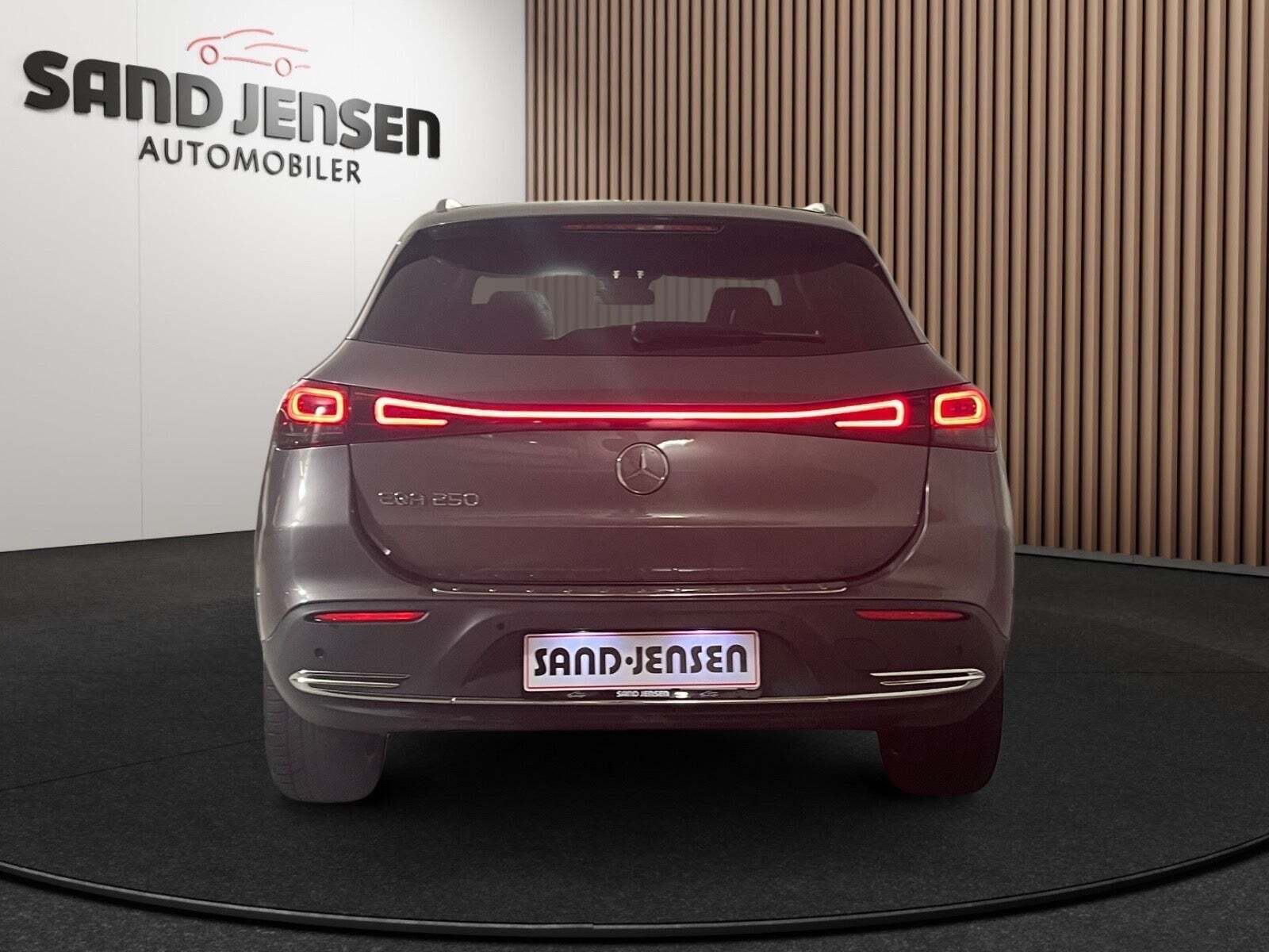 Mercedes EQA250 Electric Art